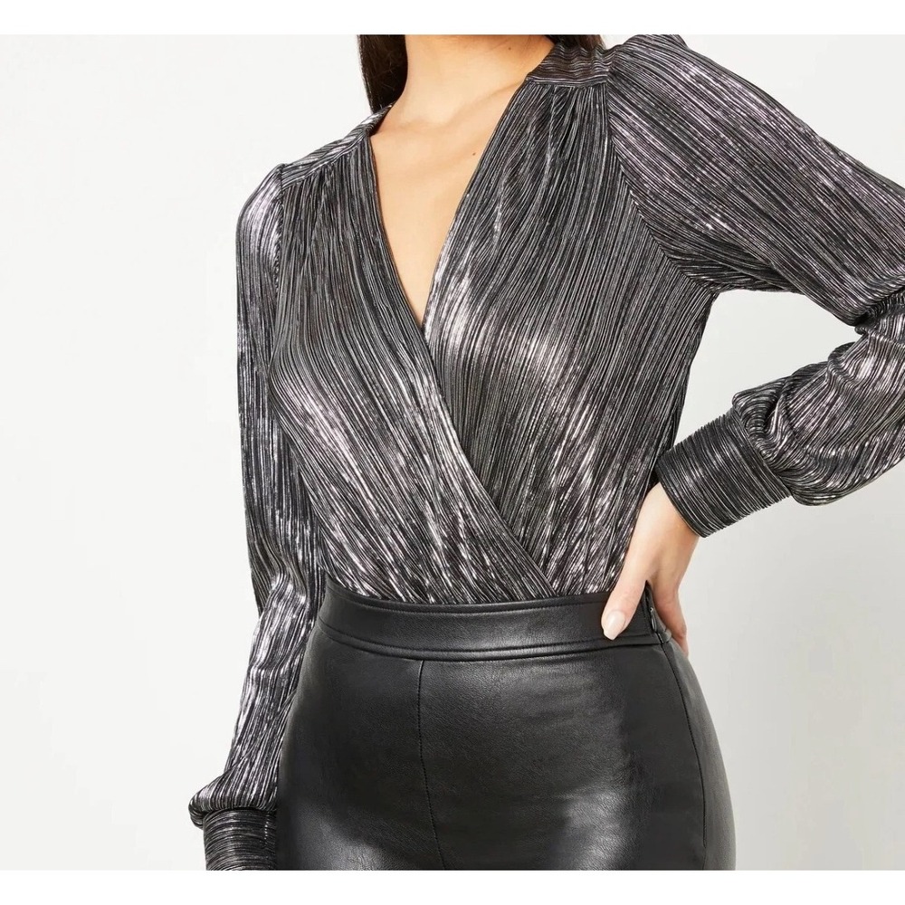 BCBGMAXAZRIA Bodysuit Long Sleeve Plissé Silver Black Party Top Blouse Size M